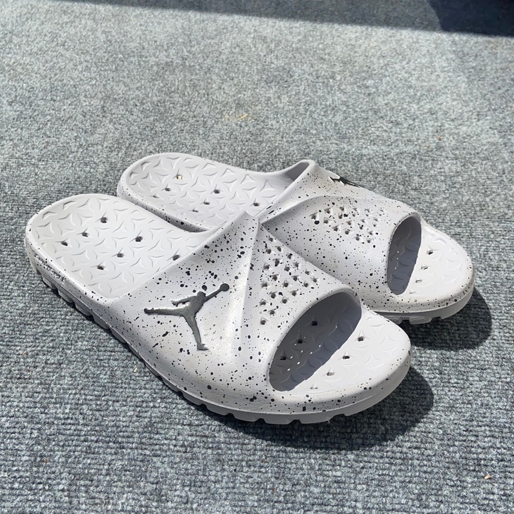 Ladies JORDAN flip flops water shoe size 9